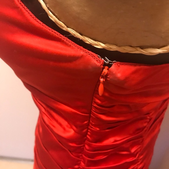 Red silky strapless express dress - Picture 8 of 8